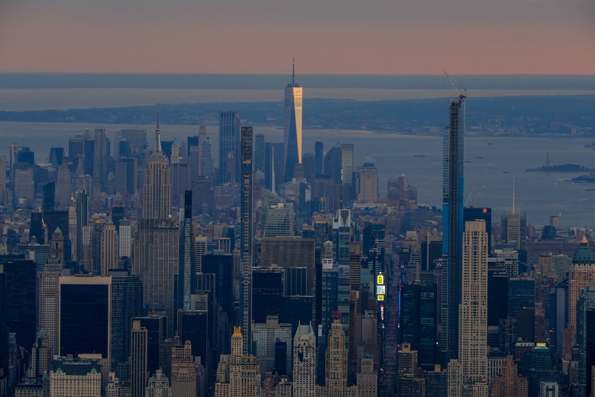 FUJIFILM Creator Dinesh Boaz uses X-S10 to make aerial photographs above New York City. Image of Manhattan